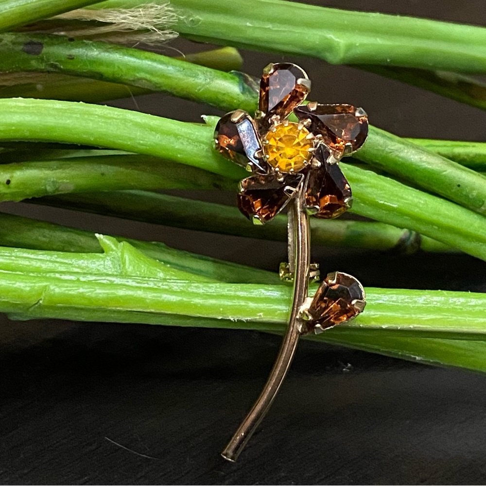 Vintage Unsigned Amber Teardrop Stone Flower Brooch
